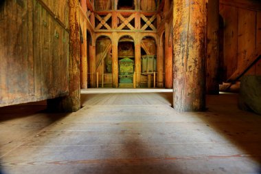 Borgund Stave Kilisesi ve ek binalar, 1180 civarında inşa edilmiş ve Norveç, Borgund 'da yer alıyor..