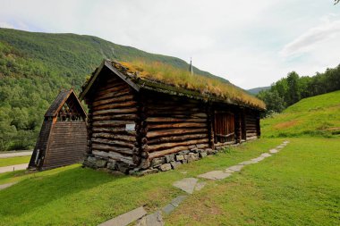 Borgund Stave Kilisesi ve ek binalar, 1180 civarında inşa edilmiş ve Norveç, Borgund 'da yer alıyor..