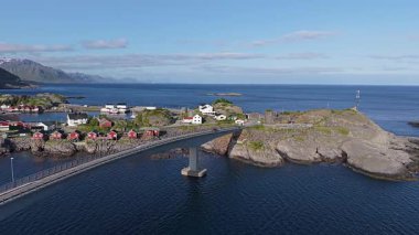 Norveç 'in Lofoten adalarında Reine yakınlarındaki Hamnoy' da balıkçı köyü