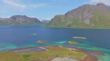 Norveç 'in Lofoten adalarındaki Lyngvr' de manzara
