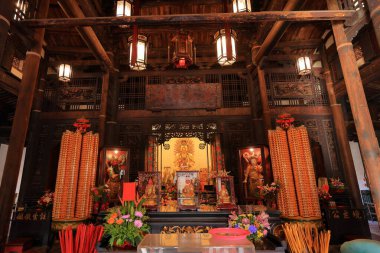 Lukang Lung-Shan Tapınağı, Lukang, Changhuay, Tayvan 'da Ming & Qing dönemlerinde inşa edilen bir Budist tapınağı. 