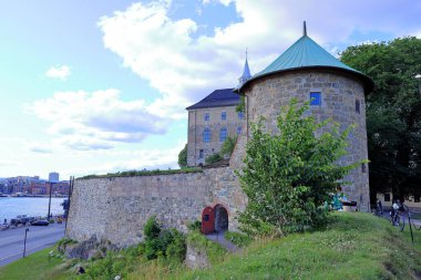 Akershus Kalesi (Akershus festning), 13. yüzyılda Norveç 'in Oslo kentindeki askeri müzelerle inşa edilmiştir.