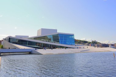Oslo Opera Binası (Opera Oslo), Norveç 'in Oslo kentinde bulunan liman kenti opera binası.