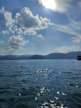 Deniz ve okyanus manzarası.