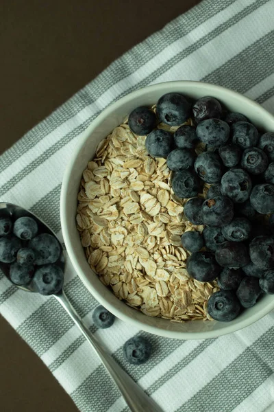 Здоровый Полезный Завтрак Овсянка Черникой Заднем Плане — стоковое фото