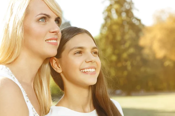Looking Forward Happy Cheerful Mother Daughter Looking Same Direction Together — Stock Photo, Image