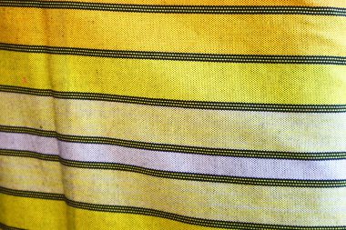 Renkli kumaşların soyut bir arkaplan resmi.