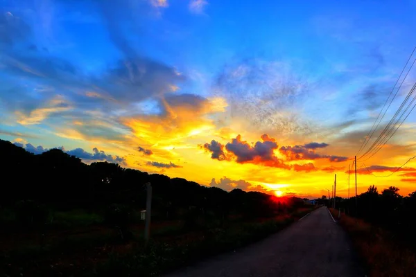 Noord Thailand Avond Zonsondergang Achtergrond Beeld Met Mooie Gouden Licht — Stockfoto