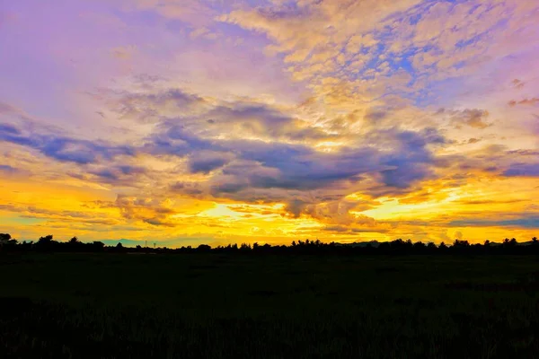Północna Tajlandia Wieczorem Zachód Słońca Tło Obraz Pięknym Złotym Światłem — Zdjęcie stockowe