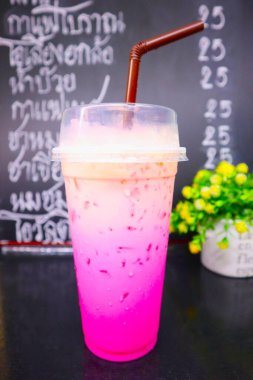 Tay sokak tarzı soğuk içecek menüsünü denemelisin. Lezzetli, doyurucu, ucuz..