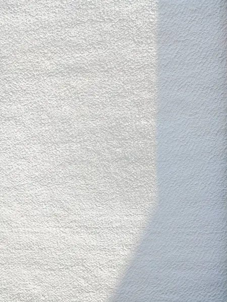 Basit minimalist tarzda beyaz beton duvar arkaplan fotoğrafı ışık ve gölgeli görüntüye eşsiz ve güzel bir görüntü veriyor..