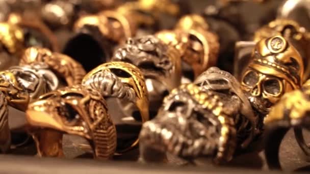 Rettenetesen Arany Ezüst Koponya Gyűrűk Koponya Gyűrűk Hogy Motorosok Vagy — Stock videók
