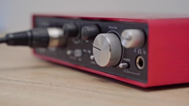 Close Transfer Focus Volume Knob Xlr Cable Red Sound Card — Stock Video