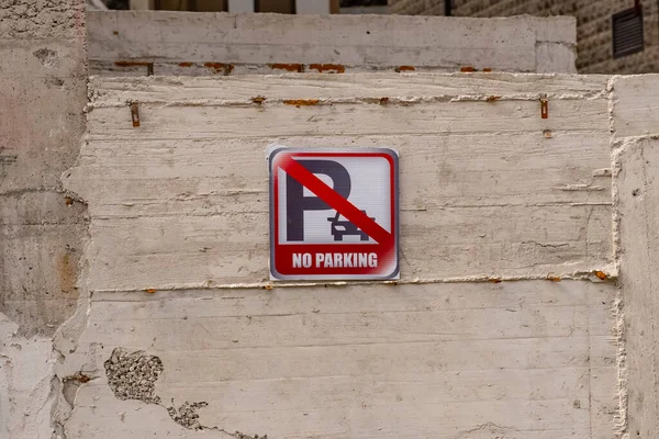 Απαγορεύεται Τοποθέτηση Πινακίδας Στάθμευσης Τσιμεντένιο Τοίχο Εργαλεία Ρύθμισης Των Κανονισμών — Φωτογραφία Αρχείου