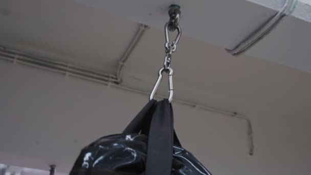 Close Metal Carabiner Attachment Punching Bag Ceiling Punching Bag Black — Stock Video
