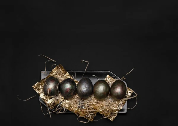 Paskalya Tavuğu Yumurtaları Koyu Boya Ile Güzelce Boyanmış Atmosfer Için — Stok fotoğraf