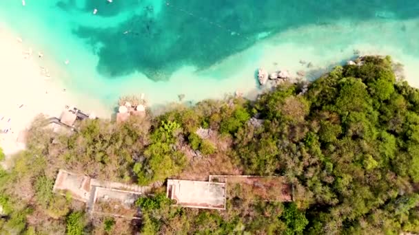 无人驾驶飞机在私人岛屿 海地皇家腐肉岛的拉巴迪岛海滩被击中 — 图库视频影像