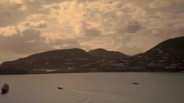 セント トーマス島の風光明媚な概要カリブ海クルーズ船 ハーモニー — ストック動画