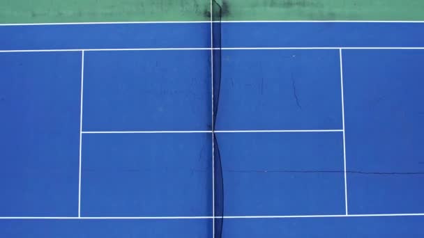 Drone Video Empty Blue Green Tennis Court Residential Area — Vídeo de Stock
