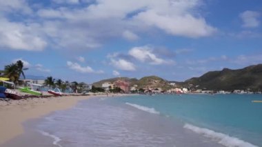Sint Maarten 'deki Great Bay Beach' in İHA görüntüleri.