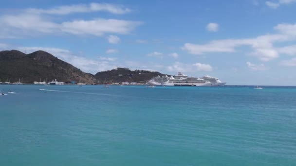 Drönare Bilder Kryssningsfartyg Båtar Jetskidor Segelbåtar Sint Maarten Kryssning Piren — Stockvideo