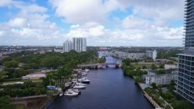 Miami Nehri 'nden Miami şehir merkezine ait İHA görüntüleri.