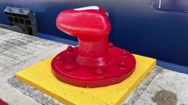 Bir geminin demirleme hatları için çapa