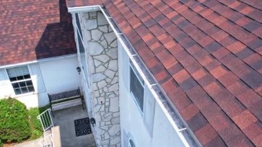 Bir yerleşim yerindeki olukların insansız hava aracı görüntüleri.
