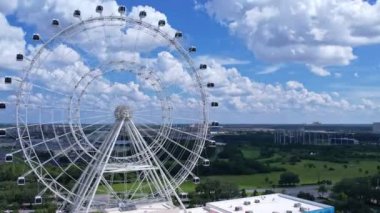 Orlando Florida 'daki ikon parkındaki dönme dolabın İHA görüntüleri.