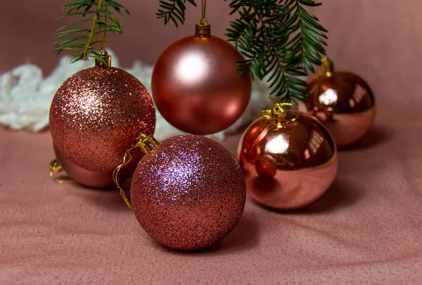 크리스마스 분홍색 배경에 현실적 요소들 이벤트 디자인을 — 스톡 사진