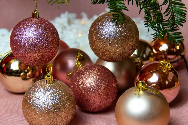 크리스마스 분홍색 배경에 현실적 요소들 이벤트 디자인을 — 스톡 사진