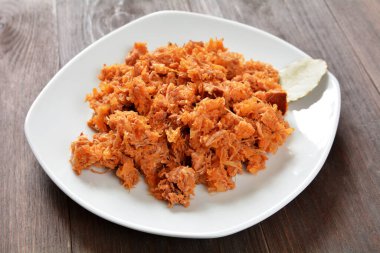 Tabakta lahana turşusu yahnisi