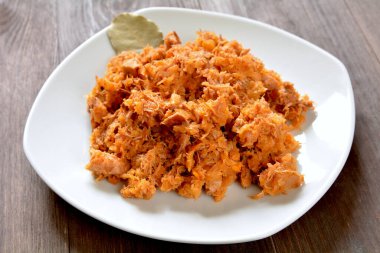 Tabakta lahana turşusu yahnisi