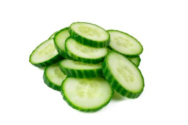 Beyaz arkaplanda salatalık