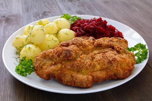 Schnitzel Mit Kartoffeln Und Rüben — Stockfoto