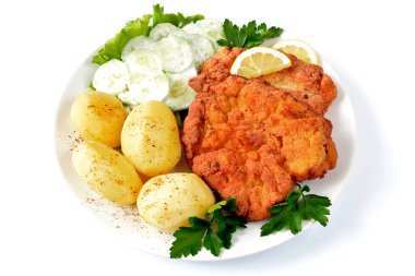 Patatesli domuz pirzolası ve salatalık.