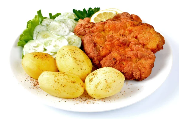 Schweinekotelett Mit Kartoffeln Und Gurkensalat — Stockfoto
