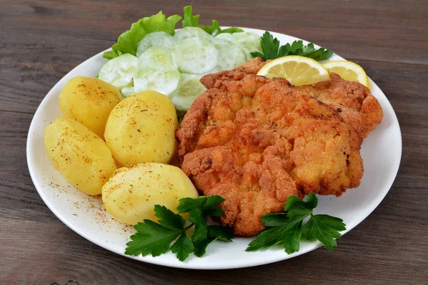 Cotlet Porc Cartofi Salată Castraveți — Fotografie, imagine de stoc