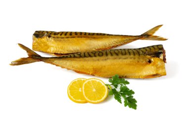 Beyaz bir arka planda uskumru füme