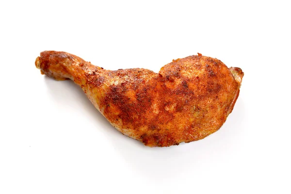 白い背景に隔離された焼き鶏の足 — ストック写真