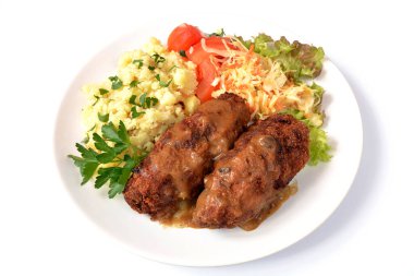 Patates ve salatalı pirzola.