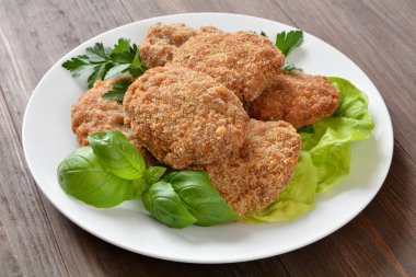 Tabakta kıymalı pirzola.