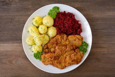 Patates ve pancarlı pirzola.
