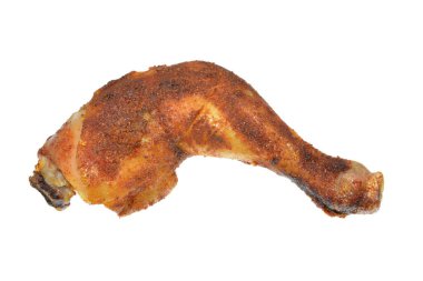 beyaz arka planda fırında tavuk budu