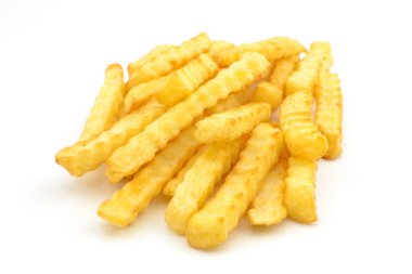 Beyaz arka planda patates kızartması.