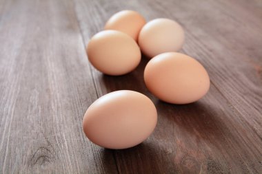 Tahtadaki yumurtalar