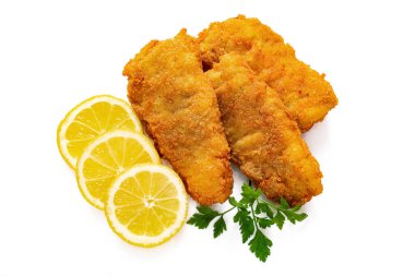 Beyaz arka planda izole edilmiş kızarmış Miruna Balığı