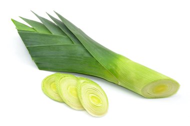 beyaz zemin üzerine pırasa