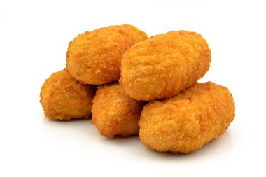 Devolay pirzolaları beyaz arkaplanda izole edildi