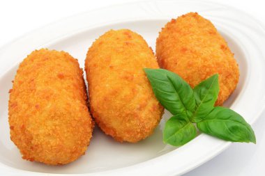 Devolay pirzolaları beyaz arkaplanda izole edildi